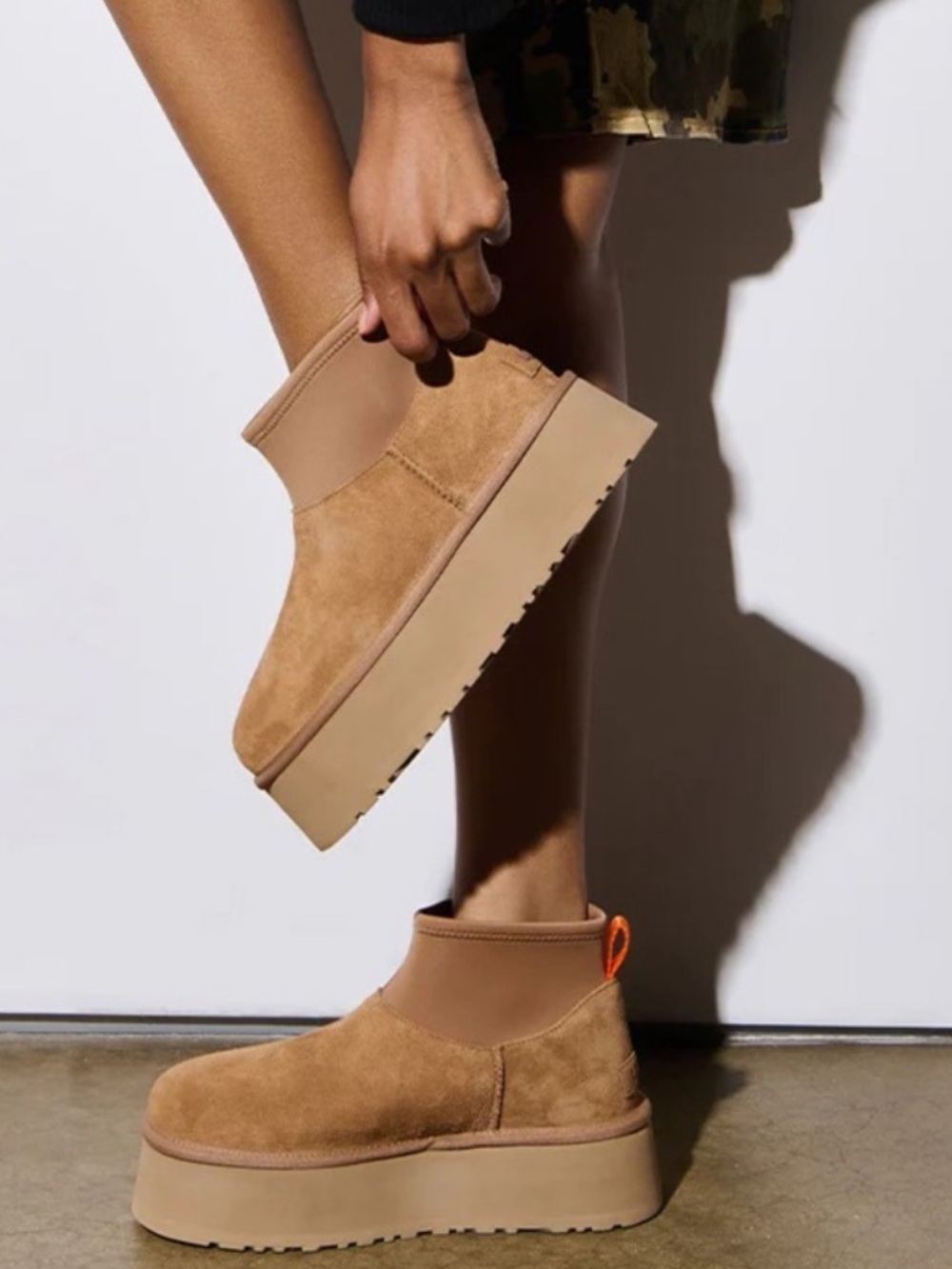 Ugg platform Classic Mini Dipper in Chestnut size 8
